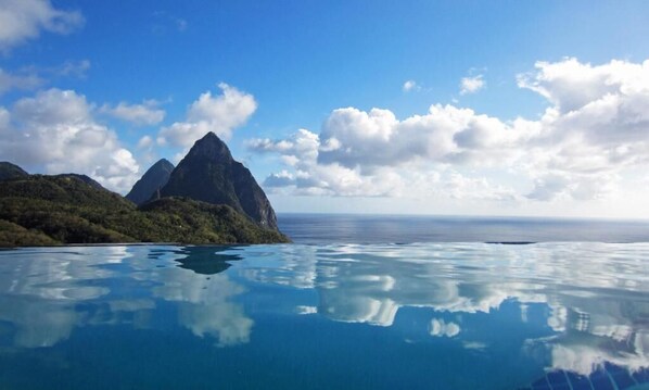2 outdoor pools, sun loungers - La Haut Resort (Soufrière)