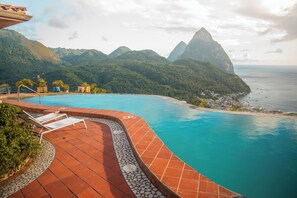 2 piscinas al aire libre, sillones reclinables de piscina
