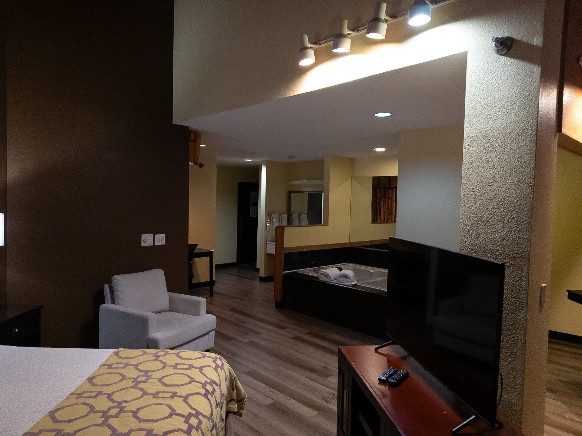 Executive Suite, 1 King Bed, Balcony