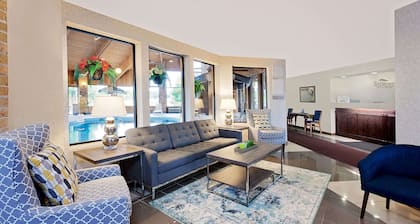 Baymont by Wyndham Battle Creek Downtown