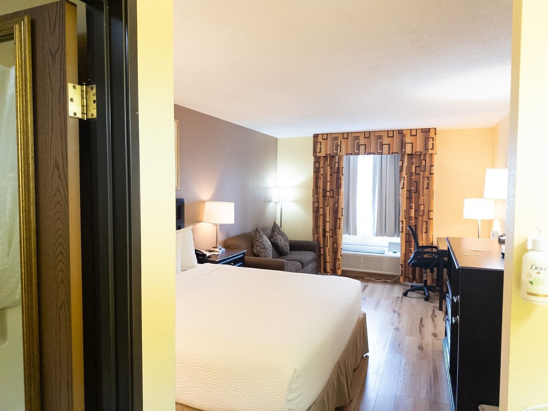 Standard Room, 1 King Bed