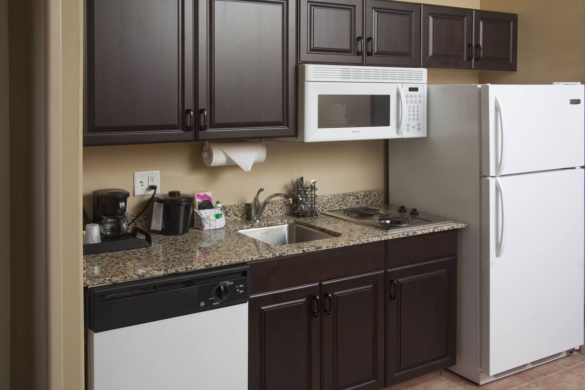 microwave, coffee/tea maker