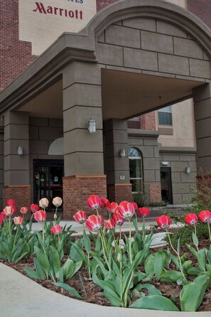A brick building with a covered entrance and a sign for Marriott. - Fairfield Inn & Suites by Marriott Grand Junction Downtown (Grand Junction)