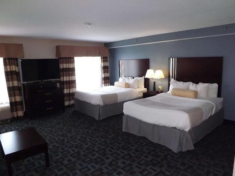 Down comforters, in-room safe, desk, laptop workspace