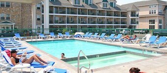 Crown Choice Inn & Suites Lakeview & Waterpark