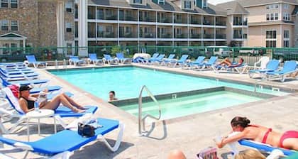 Crown Choice Inn & Suites Lakeview & Waterpark