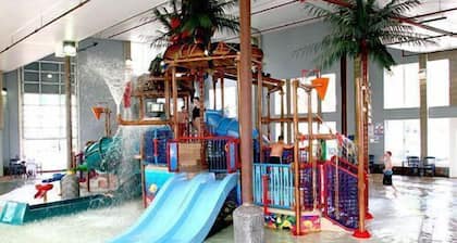 Crown Choice Inn & Suites Lakeview & Waterpark