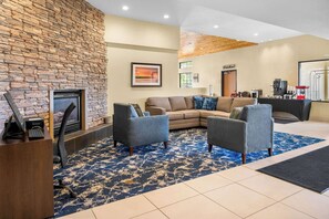 Lobby - White Pines Inn & Suites (Holland)