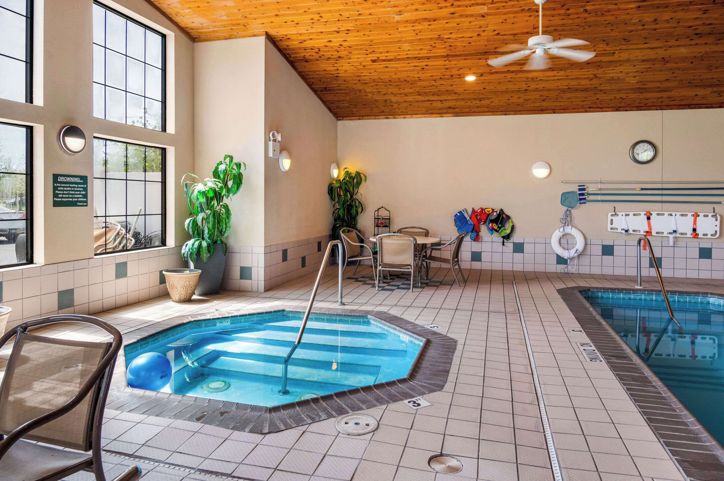 indoor pool, open 7:00 am to 11:00 pm, pool loungers