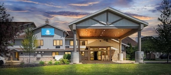 White Pines Inn & Suites