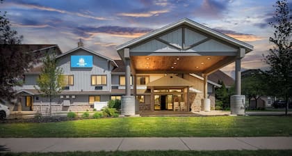 White Pines Inn & Suites