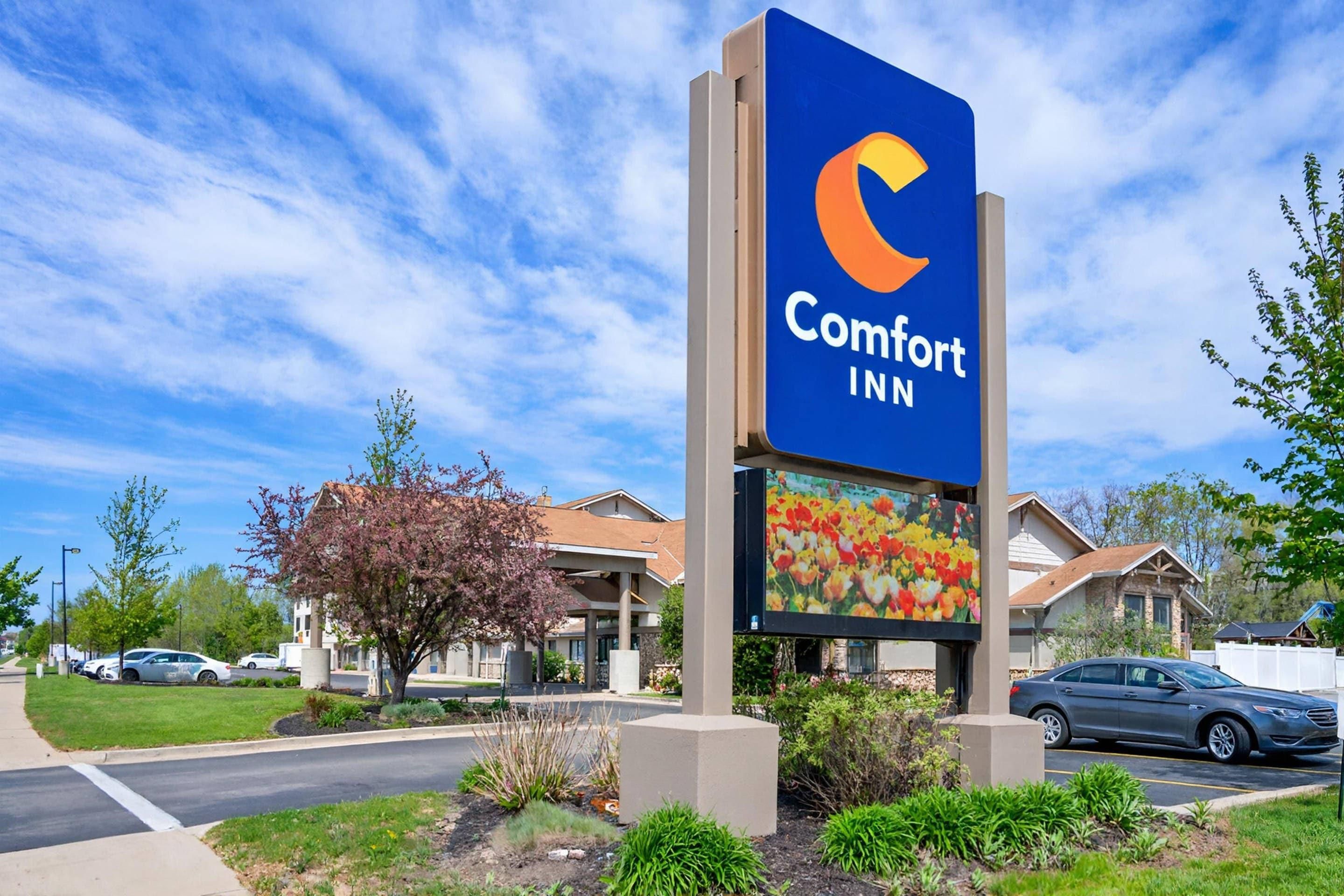 A Comfort Inn sign with a large digital display of flowers.