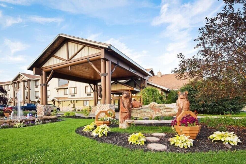 White Pines Inn & Suites