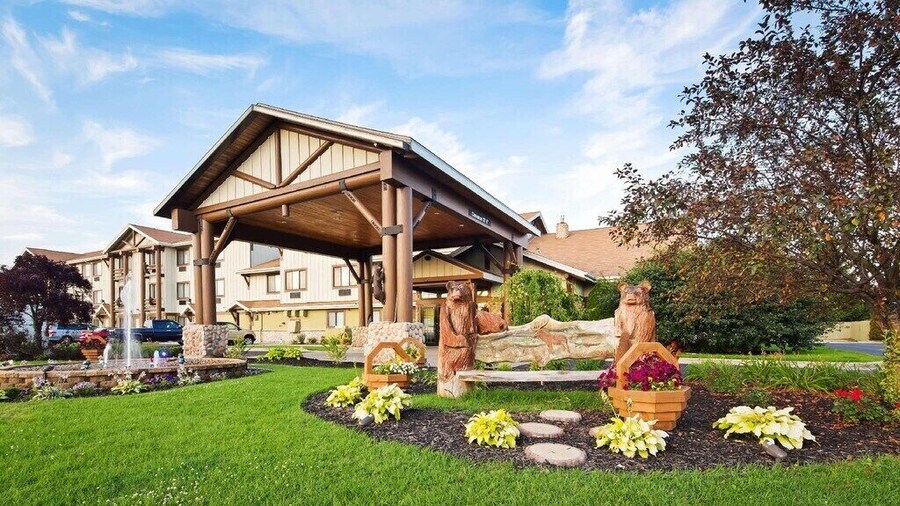 White Pines Inn & Suites