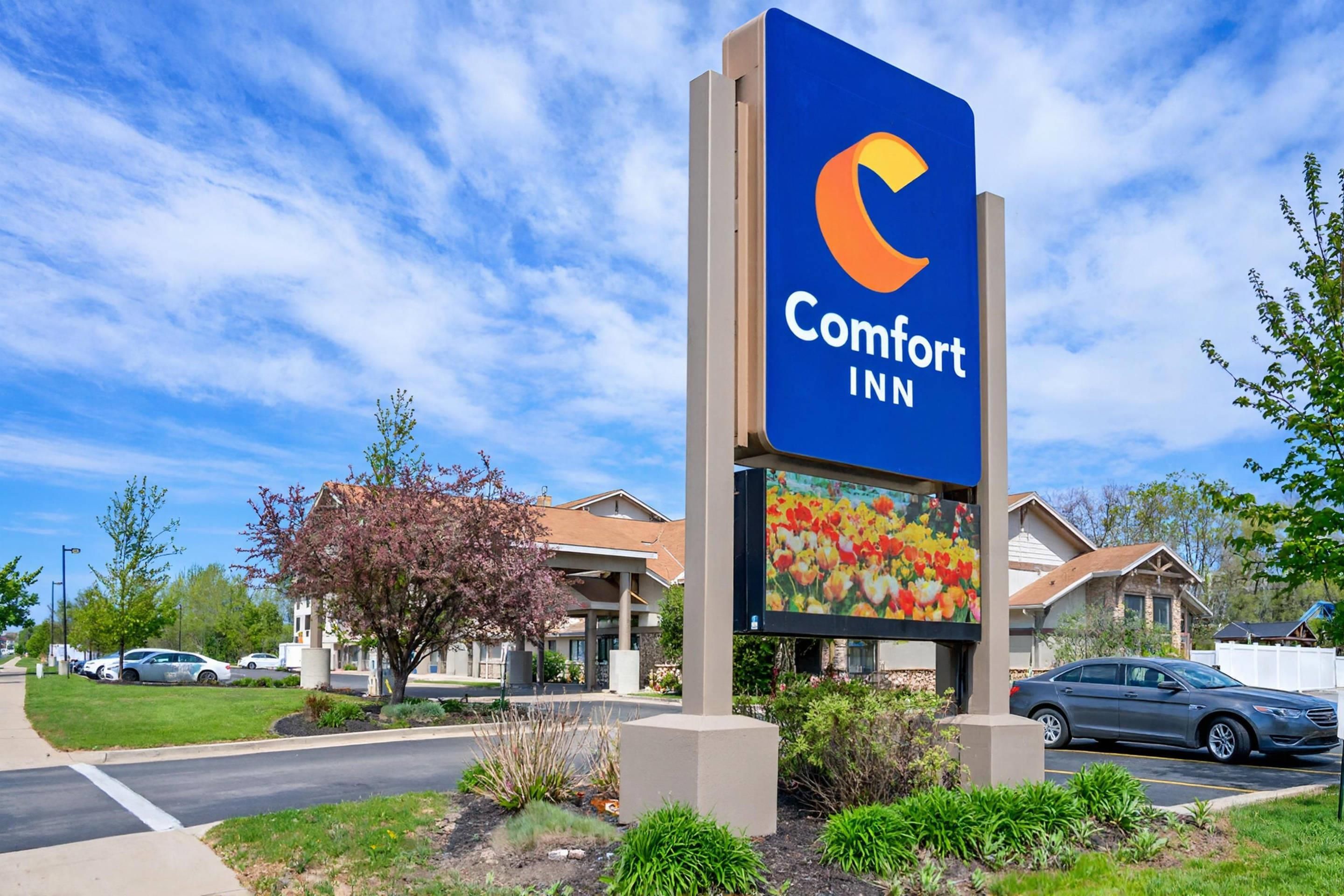 A Comfort Inn sign with a large digital display.