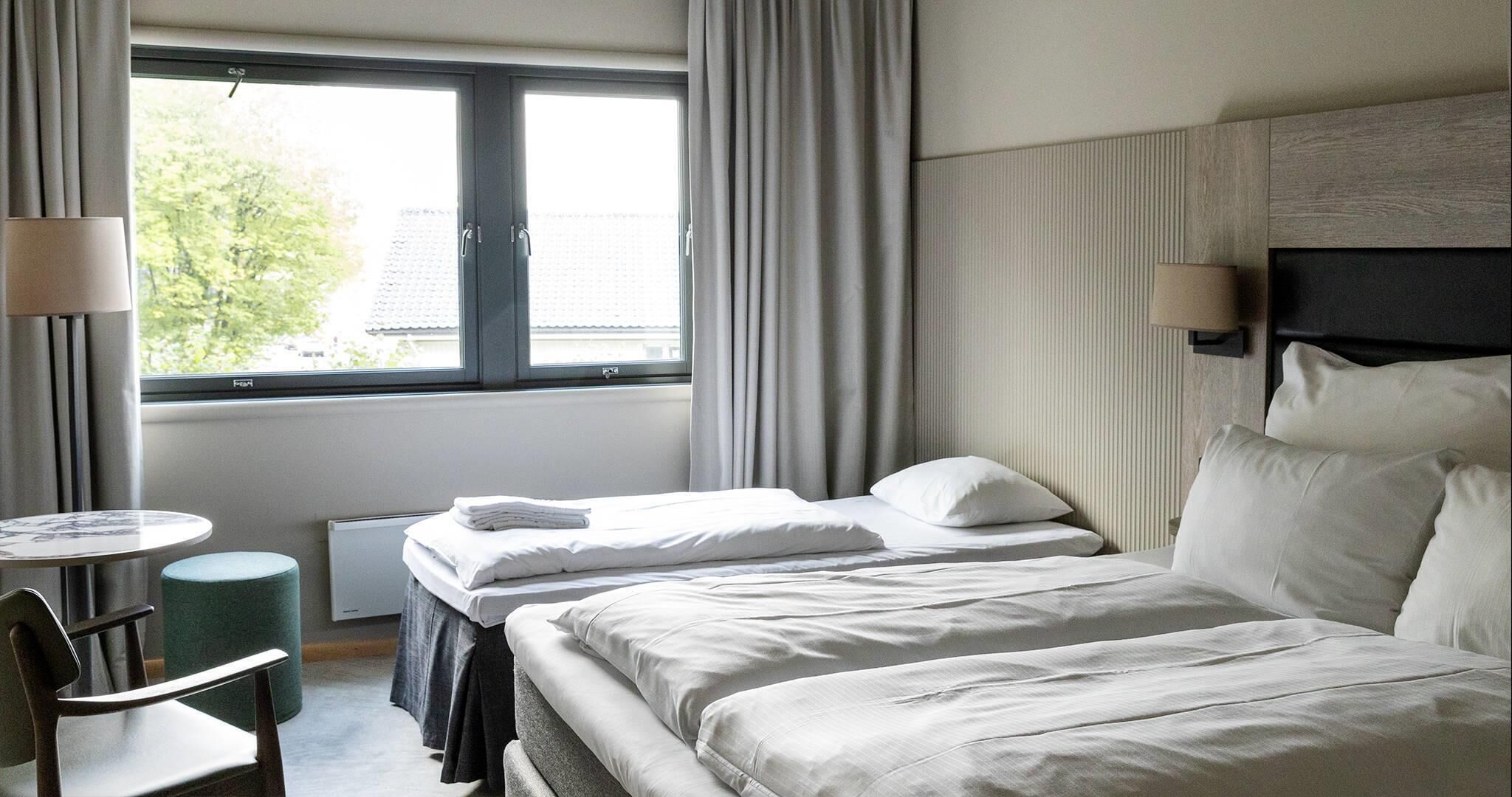 Colchones con pillow-top, minibar y escritorio 