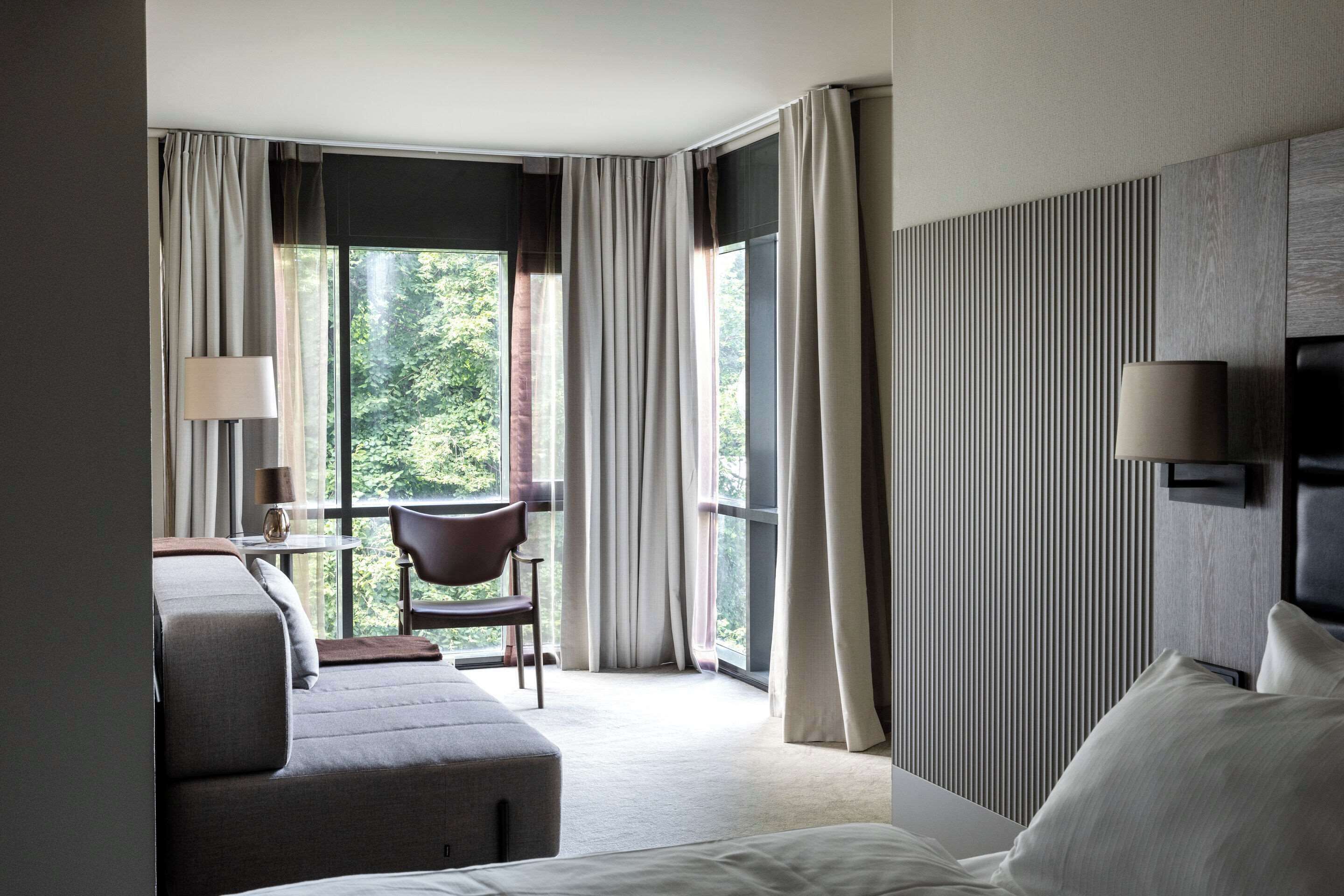 Colchones con pillow-top, minibar y escritorio 