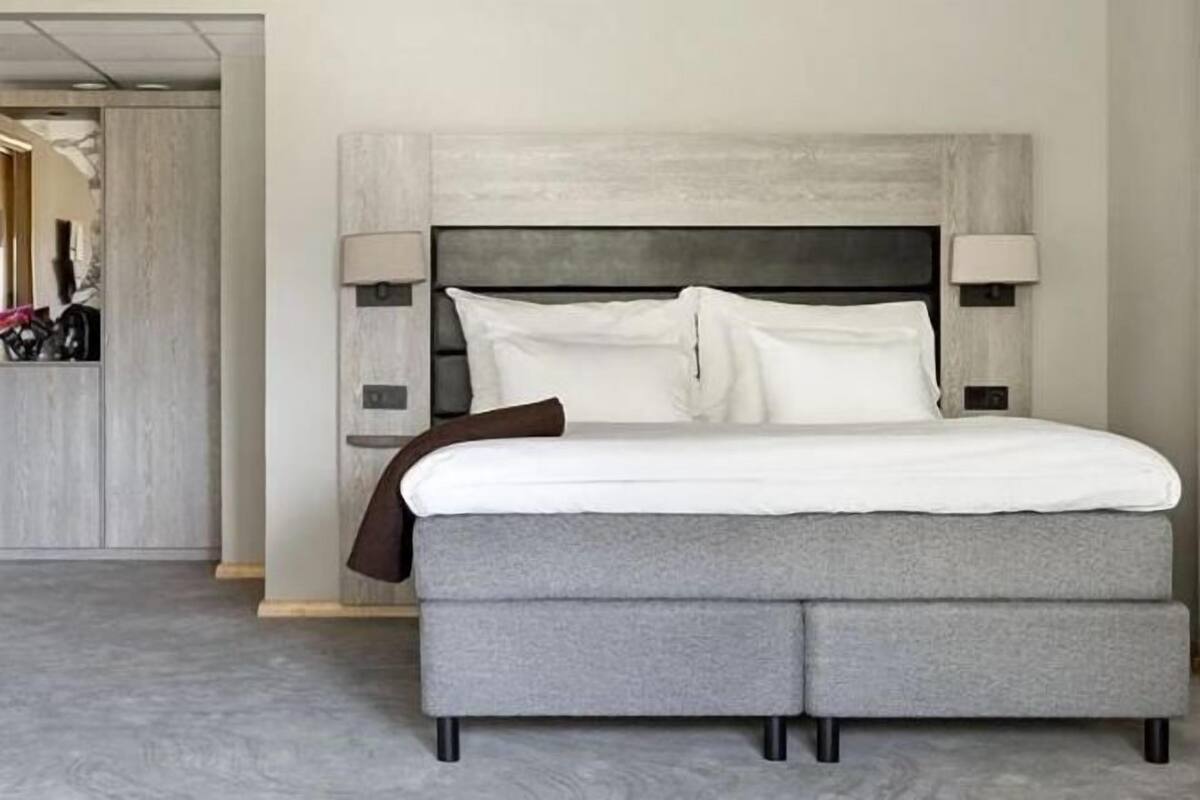 Pillow-top beds, minibar, desk, laptop workspace