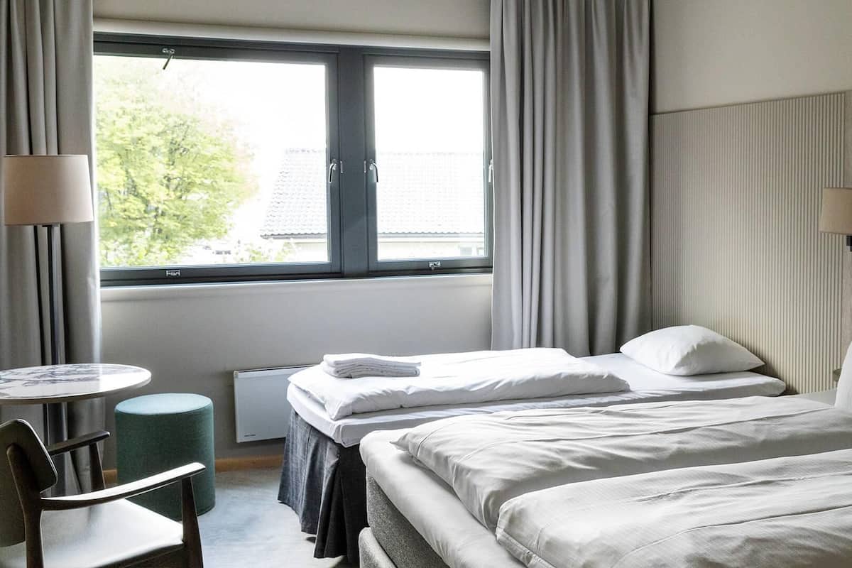 Pillowtop beds, minibar, desk, laptop workspace