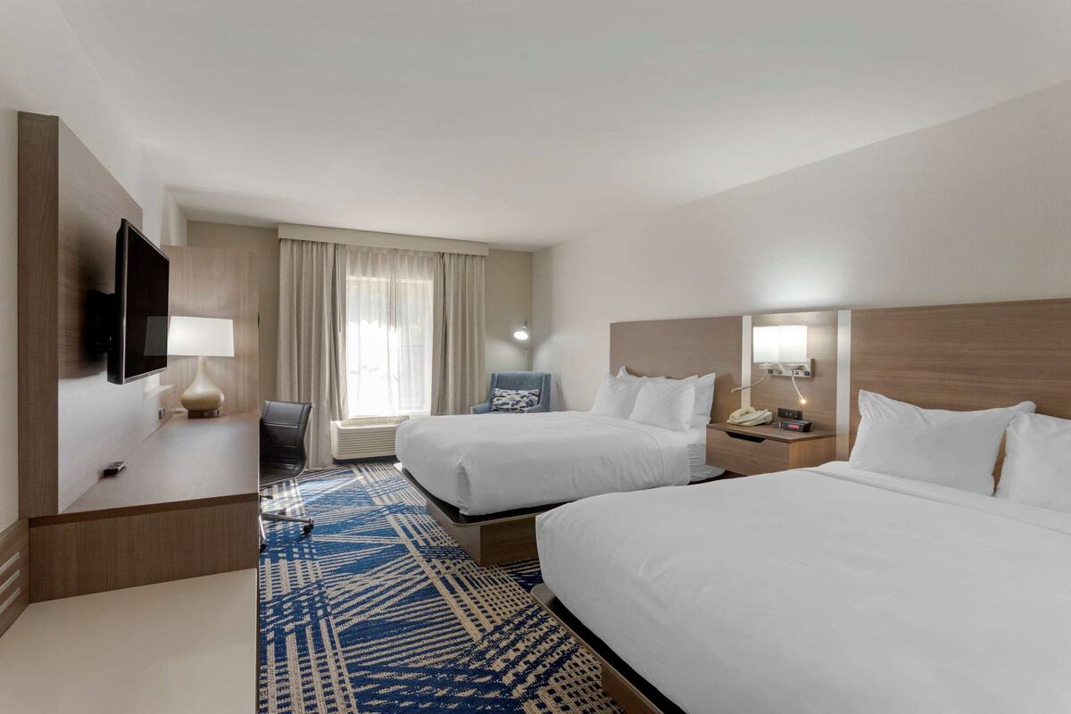 in-room safe, iron/ironing board, free wifi, bed sheets