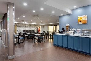 Free buffet breakfast  - Comfort Inn & Suites Hot Springs Midtown (Hot Springs)