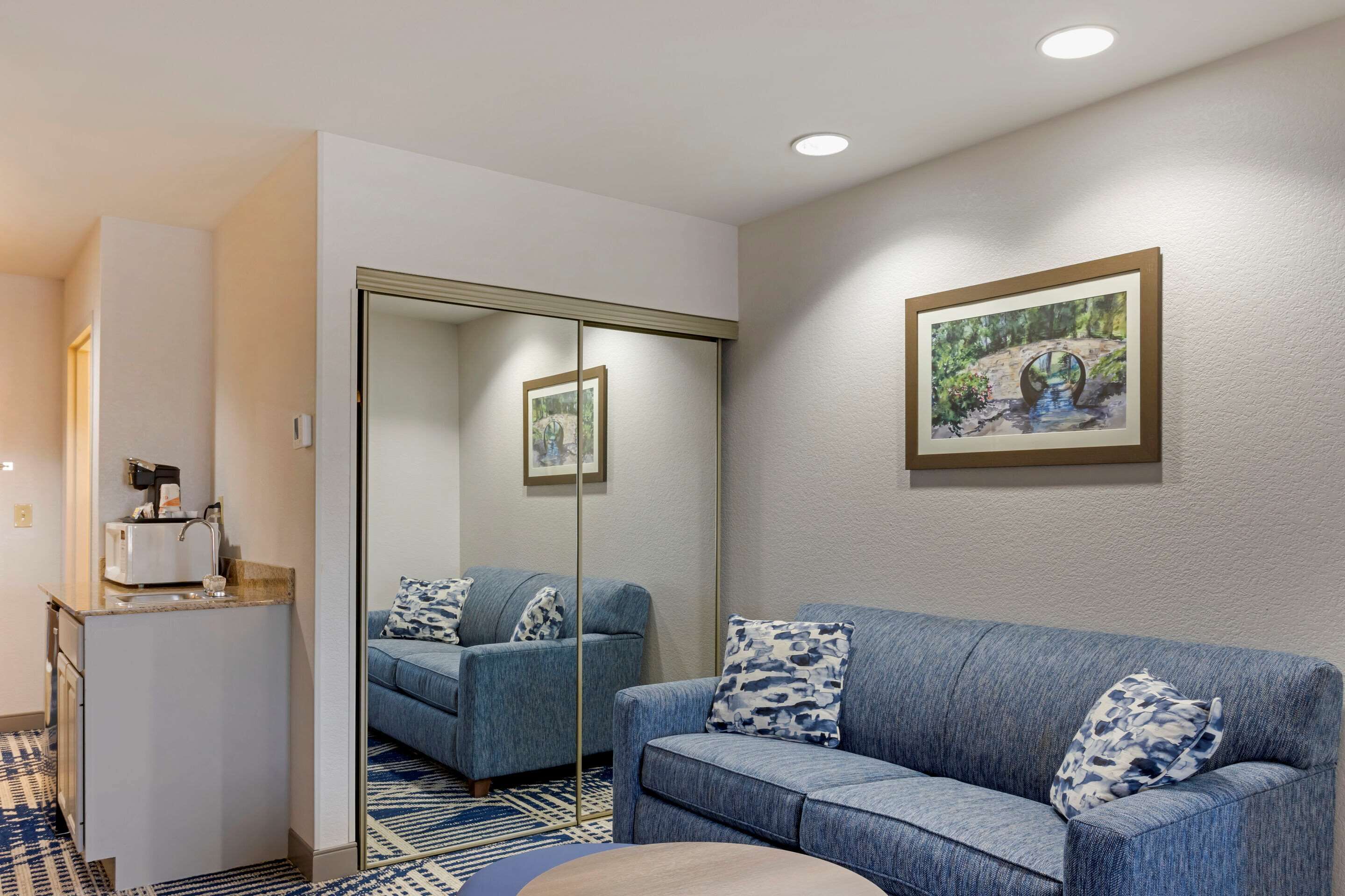 suite, non smoking | in-room safe, iron/ironing board, free wifi, bed sheets