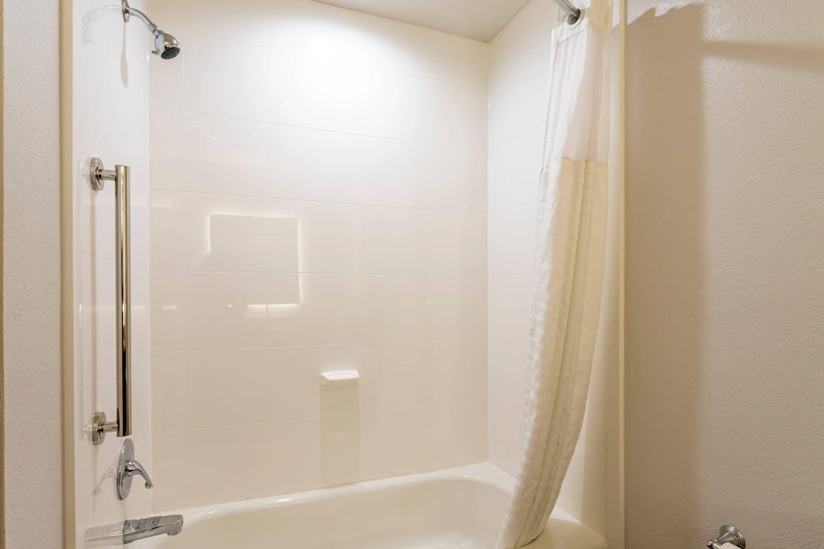 In-room safe, iron/ironing board, free WiFi, bed sheets