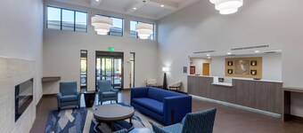 คอมฟอร์ต อินน์แอนด์สวีทส์ ฮอต  สปริงส์ มิดทาวน์