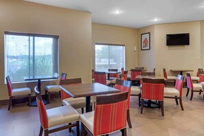 Free daily continental breakfast  - Comfort Inn & Suites Pittsburg KS (Pittsburg)