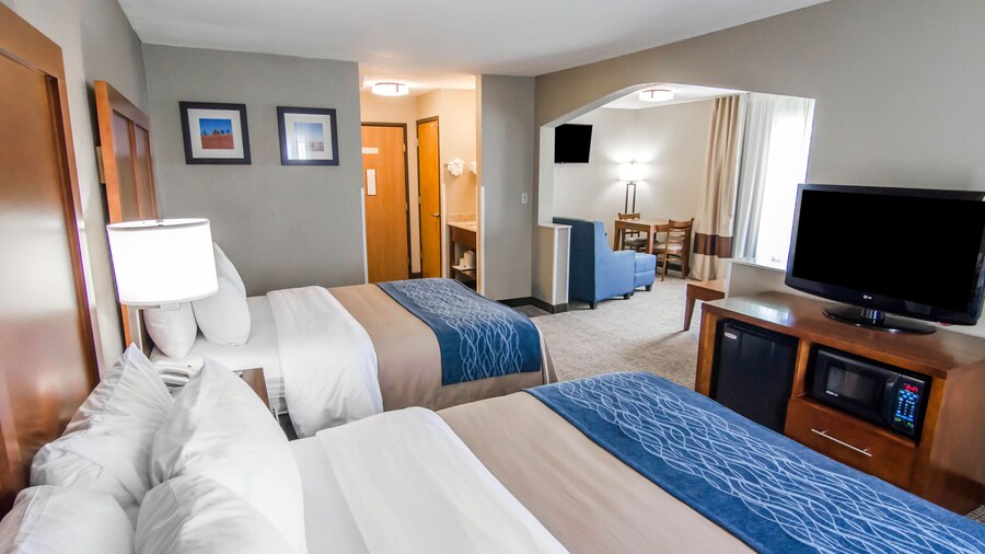 Comfort Inn and Suites Pittsburg