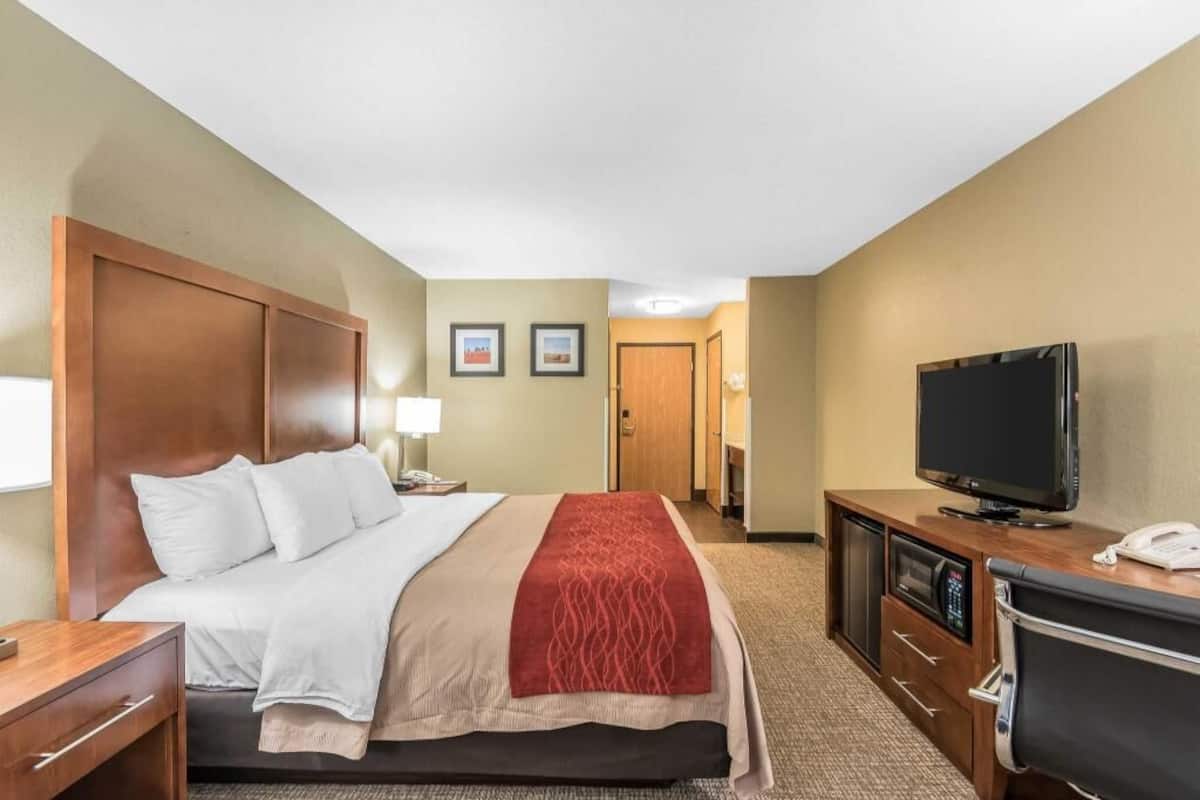 Työpöytä, silitysrauta/-lauta, lisävuoteet, ilmainen Wi-Fi