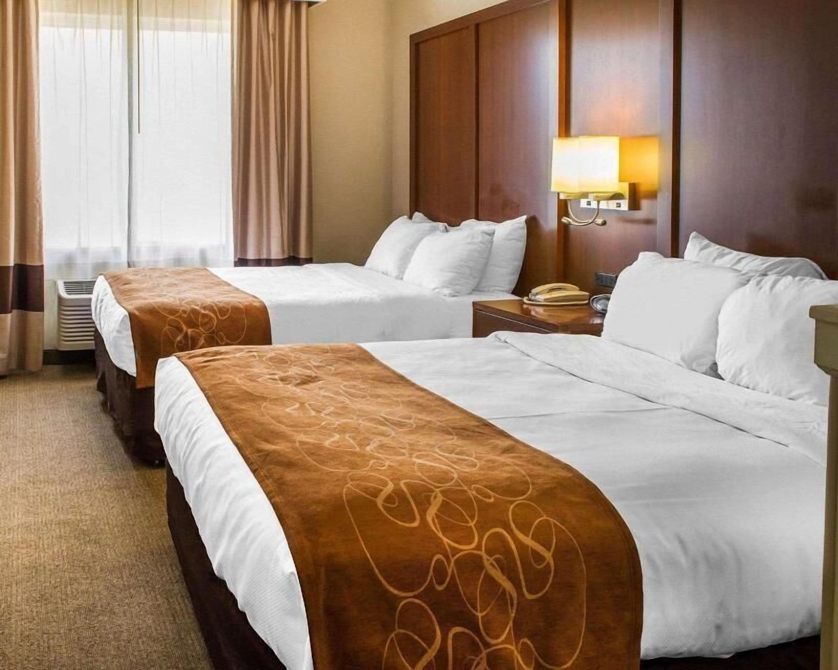 Premium bedding, in-room safe, desk, laptop workspace