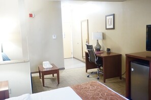 Room, 1 King Bed, Non Smoking | Premium bedding, in-room safe, desk, laptop workspace - Quality Suites Waldorf (Waldorf)