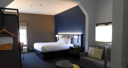 Comfort Suites