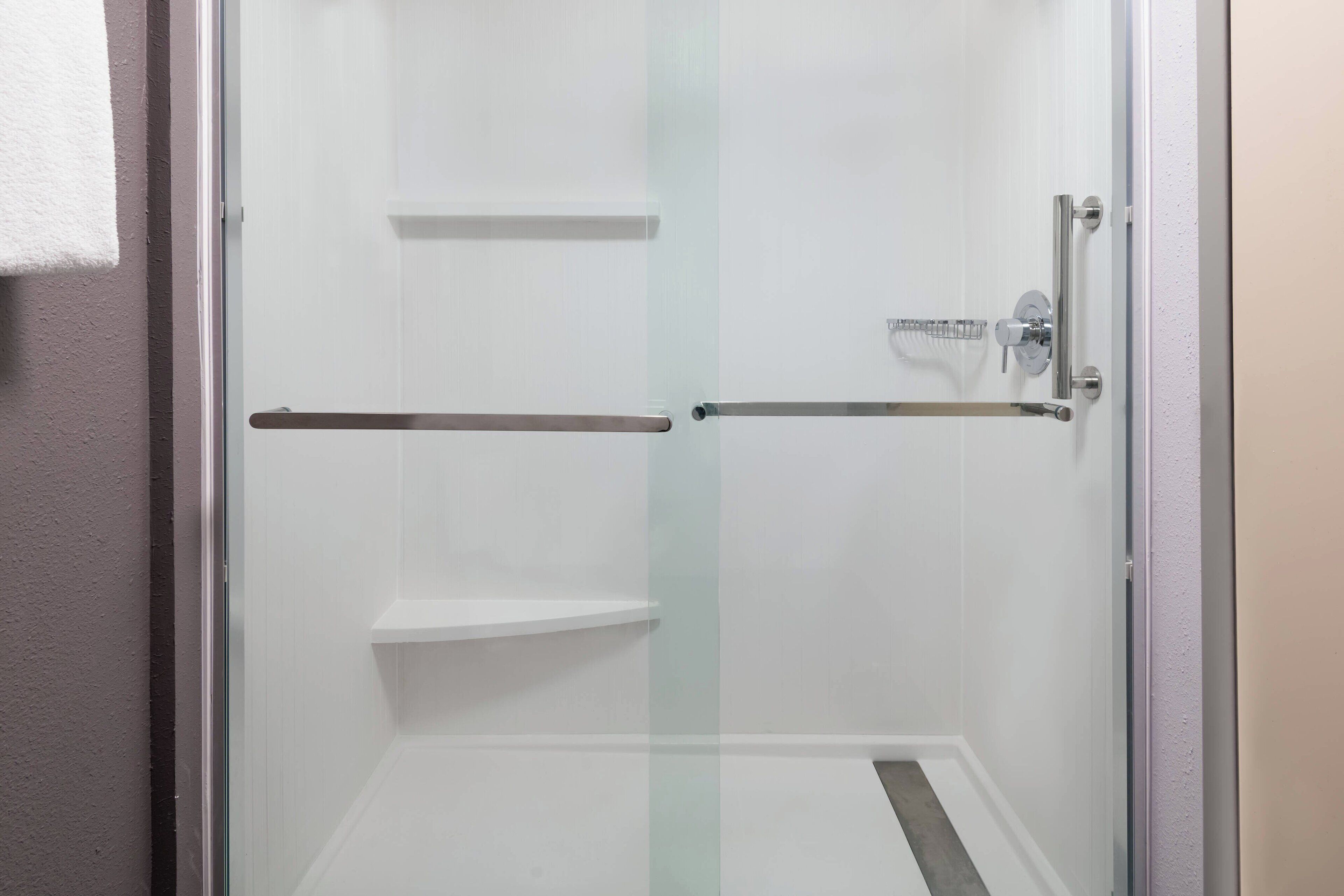 combined shower/bathtub, free toiletries, hair dryer, towels