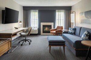 Caja de seguridad en la habitación y escritorio 