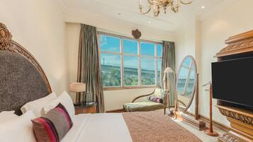 Quarto real, 1 cama King, para não fumantes (Royal Suite, 1 King Bed) | 10 quartos, frigobar, cofres nos quartos, individualmente mobiliados