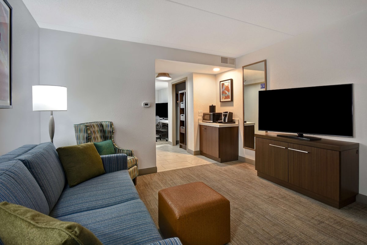 1 bedroom, desk, laptop workspace, blackout curtains