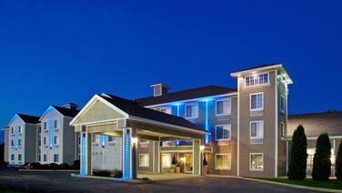 Holiday Inn Express & Suites New Buffalo by IHG