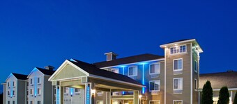 Holiday Inn Express & Suites New Buffalo by IHG