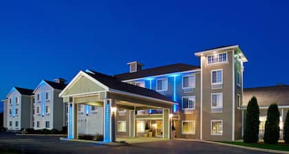 Holiday Inn Express & Suites New Buffalo by IHG