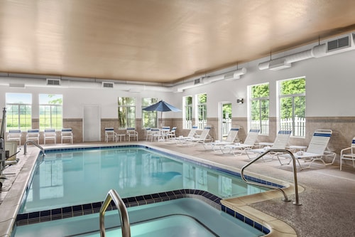 Holiday Inn Express & Suites New Buffalo by IHG