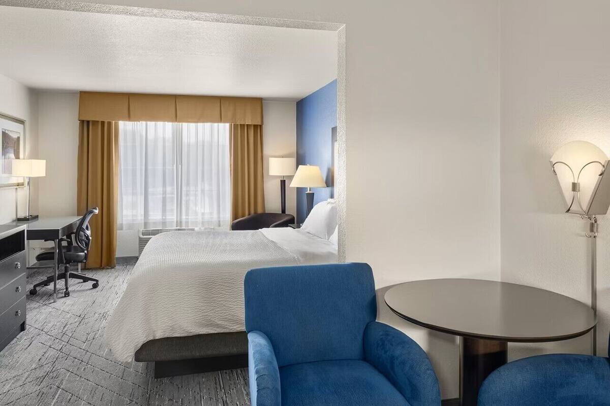 Suite, 1 King Bed with Sofa bed (Wet Bar)