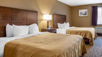 ستائر تعتيم ومكواة/لوح كي وملاءات أسرّة