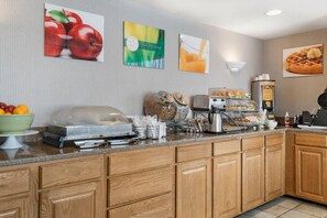 Free daily buffet breakfast  - Quality Inn & Suites Manistique (Manistique)