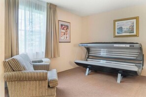 Interior - Quality Inn & Suites Manistique (Manistique)