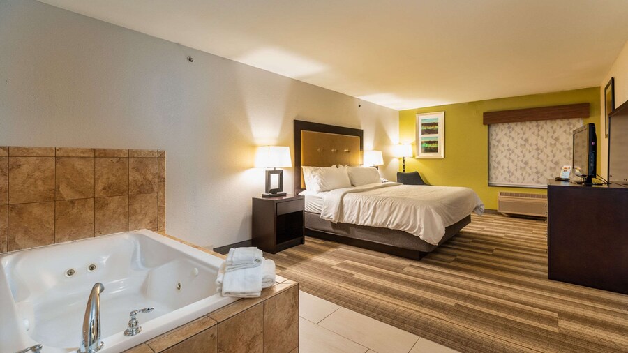 Country Inn & Suites by Radisson, South Haven, MI