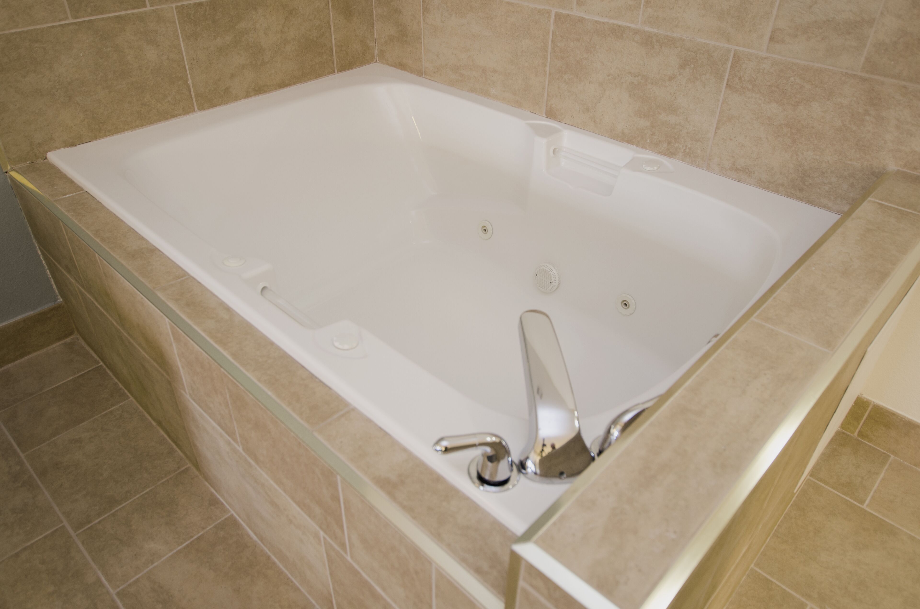 suite, 1 king bed, jetted tub, courtyard view | 1 bedroom, desk, laptop workspace, iron/ironing board