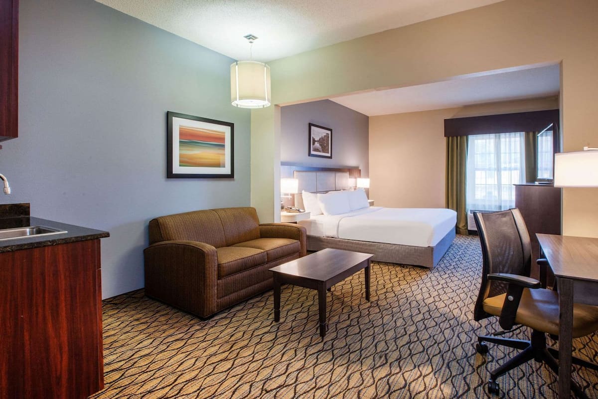 Premium bedding, down comforters, pillowtop beds, in-room safe