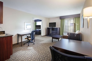 Deluxe Suite, 1 King Bed, Non Smoking | Premium bedding, down comforters, pillowtop beds, in-room safe